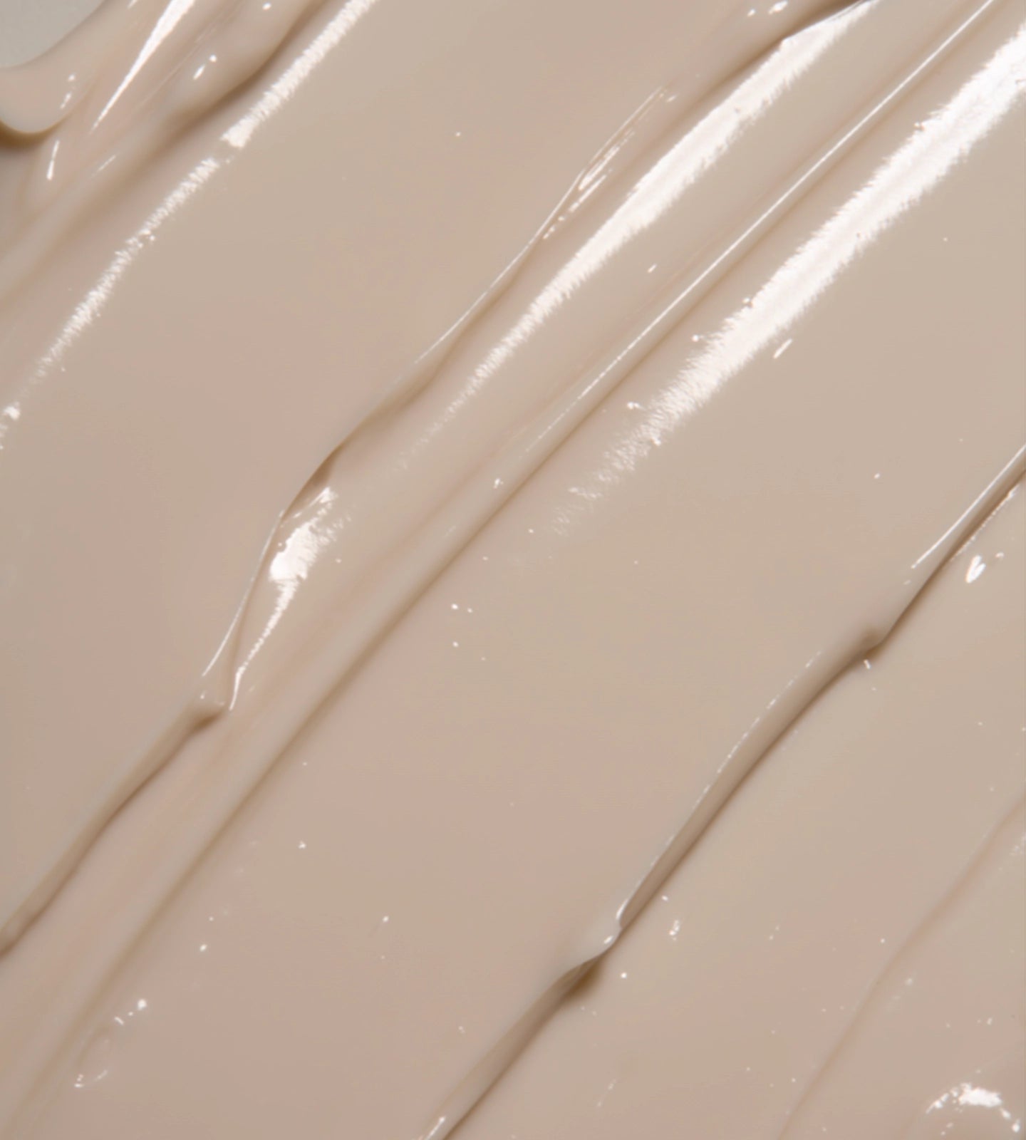 Rich, buttery crème texture with Urea and 10% Glycerin for skin smoothing.